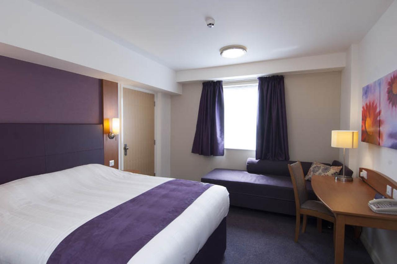 Premier Inn London Ίλφορντ Δωμάτιο φωτογραφία