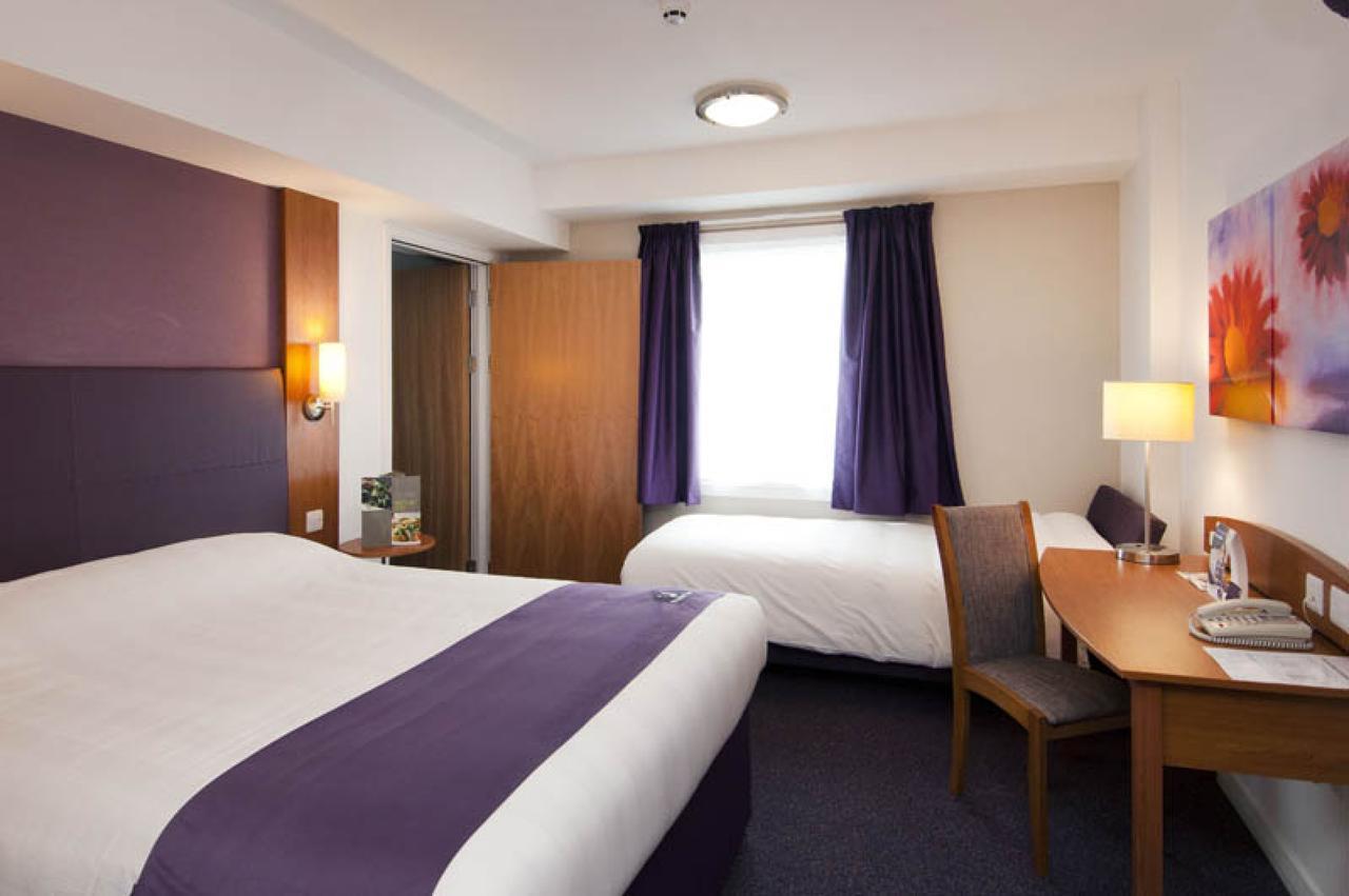 Premier Inn London Ίλφορντ Δωμάτιο φωτογραφία